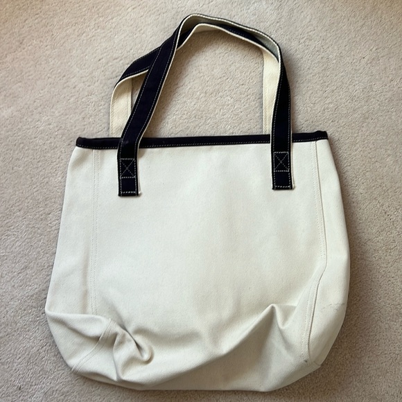 Lands End classic canvas tote. One large outer pocket. - Picture 2 of 3